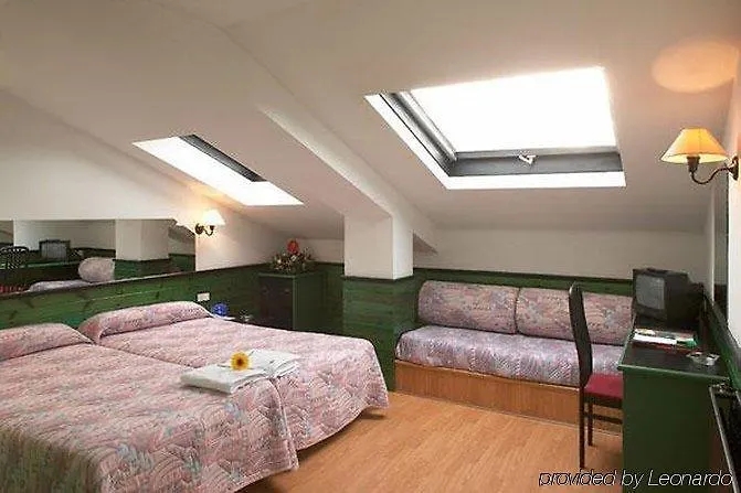 House Lomas מלון