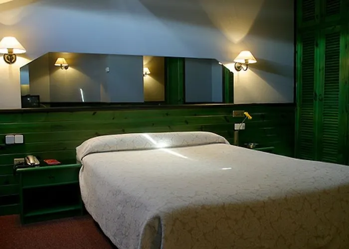 מלון House Lomas 3*